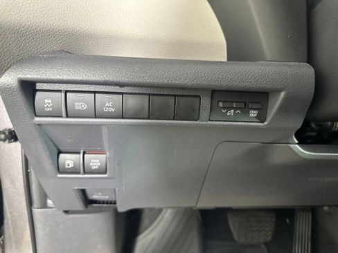 Used 2023 Toyota Sienna Limited AWD/4WD image 14