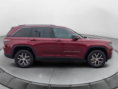 Used 2024 Jeep Grand Cherokee Limited AWD/4WD image 2