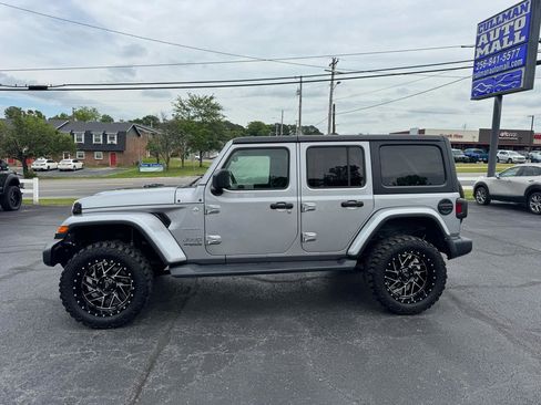 Used 2020 Jeep Wrangler Unlimited Sahara AWD/4WD image 2