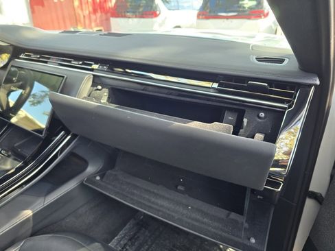 Used 2024 Land Rover Range Rover Sport Dynamic SE image 32