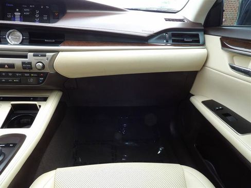 Used 2016 Lexus ES 350 w/ Premium Package w/Wood Trim image 19