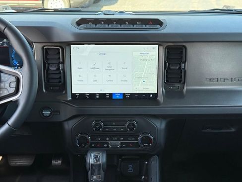 New 2025 Ford Bronco Badlands image 8