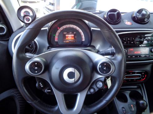 Used 2016 smart fortwo passion image 6