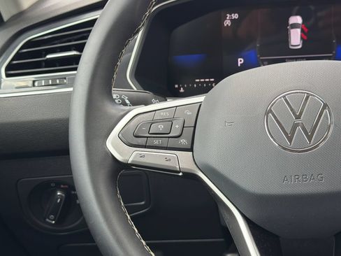 Certified 2023 Volkswagen Tiguan SE FWD image 21