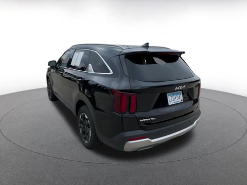 Used 2024 Kia Sorento S image 11