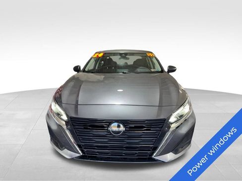 Used 2024 Nissan Altima 2.5 SV FWD image 2