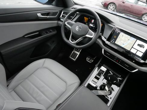 Certified 2025 Volkswagen Atlas Cross Sport SEL R-Line image 9