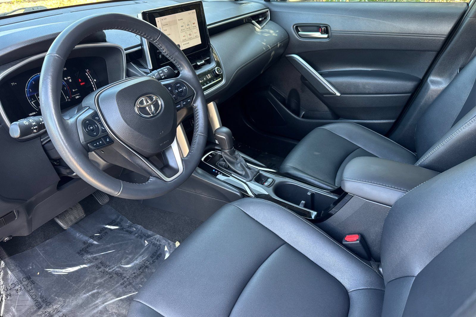Used 2023 Toyota Corolla Cross XLE w/ Convenience Package FWD image 10
