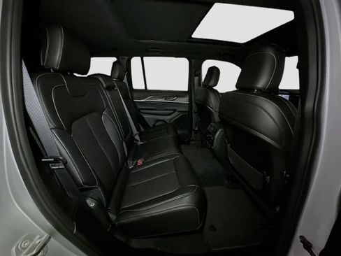 New 2025 Jeep Grand Cherokee Limited w/ Luxury Tech Group II image 31