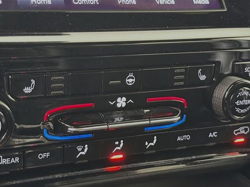 Used 2024 Jeep Grand Cherokee Altitude RWD image 23