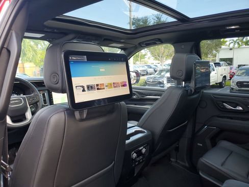 Used 2023 GMC Yukon Denali w/ Denali Reserve Package image 14