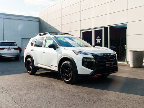 New 2026 Nissan Rogue SV image 31