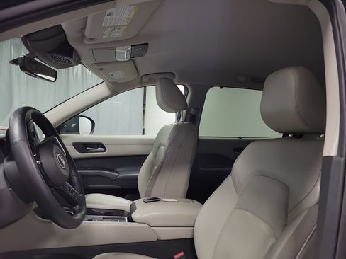 Used 2024 Nissan Pathfinder SL w/ Black Appearance Package FWD image 15