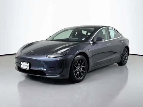 Used 2018 Tesla Model 3 Long Range RWD image 1
