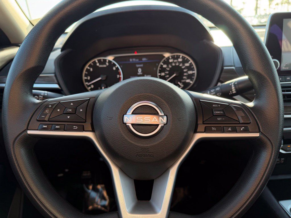 Certified 2025 Nissan Altima 2.5 SV FWD image 22