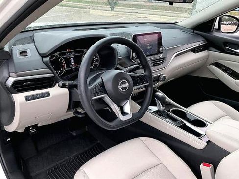 Certified 2023 Nissan Altima 2.5 SV FWD image 18