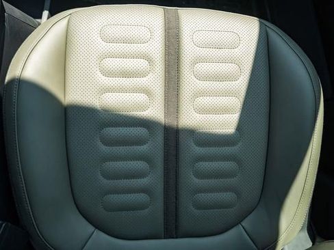 Used 2023 Rivian R1S Launch Edition image 16