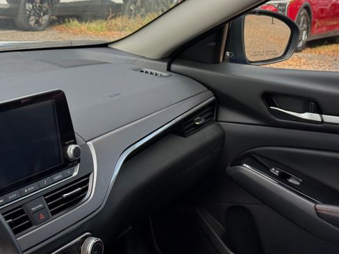 Used 2025 Nissan Altima 2.5 SR image 30