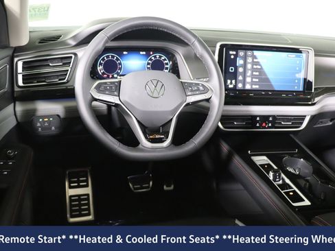 Used 2025 Volkswagen Atlas Peak Edition SE image 5