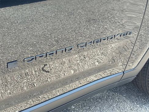 New 2025 Jeep Grand Cherokee L Limited w/ Black Appearance Package image 13