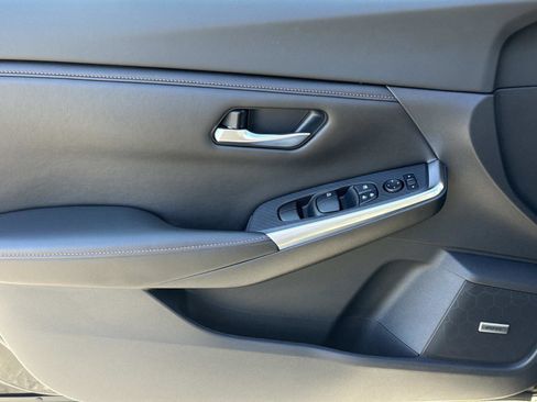 Used 2021 Nissan Sentra SR w/ SR Premium Package image 17