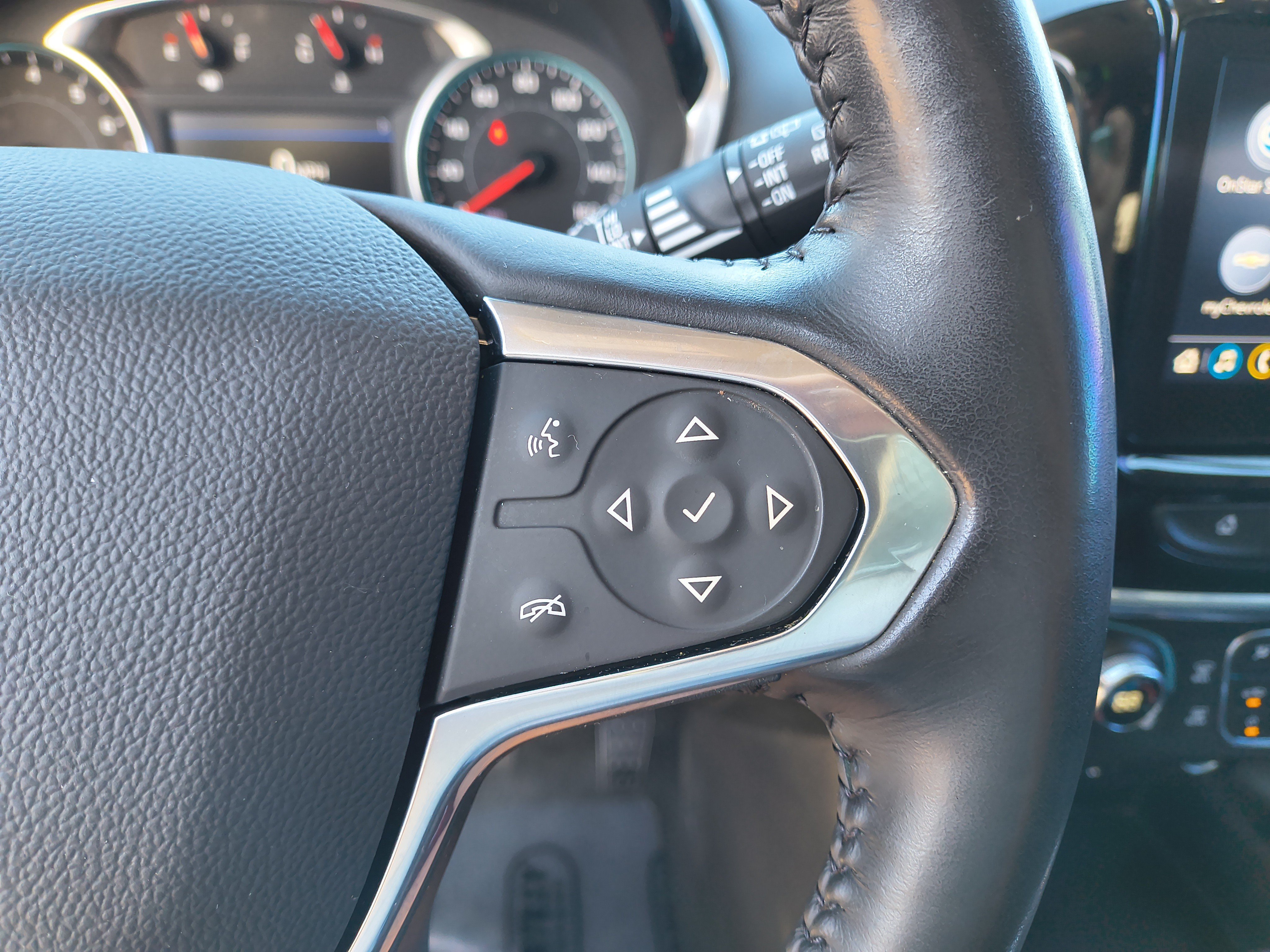 Used 2021 Chevrolet Traverse LT FWD image 31