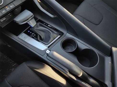 New 2025 Hyundai Elantra SE image 20