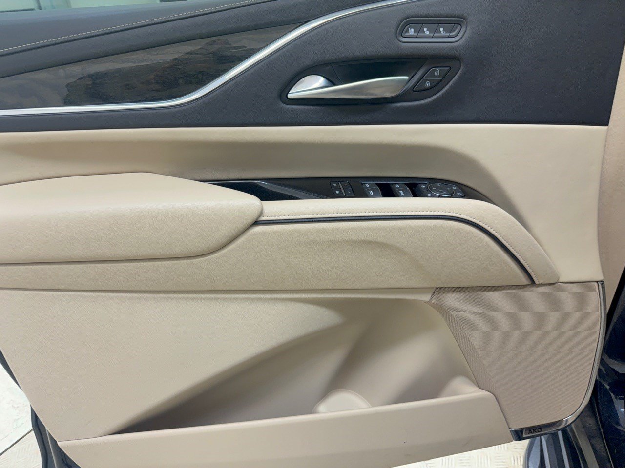 Used 2023 Cadillac Escalade ESV Premium Luxury w/ LPO, Floor Liner Package AWD/4WD image 14