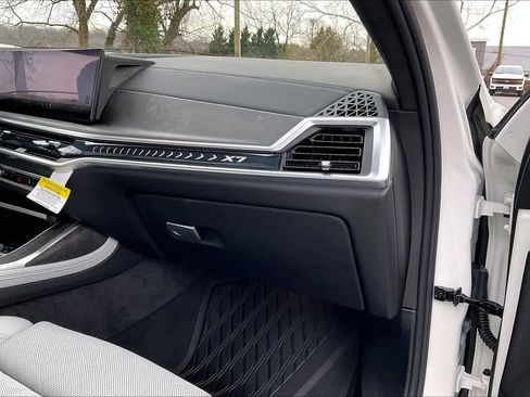 Used 2026 BMW X7 xDrive40i w/ Executive Package image 18