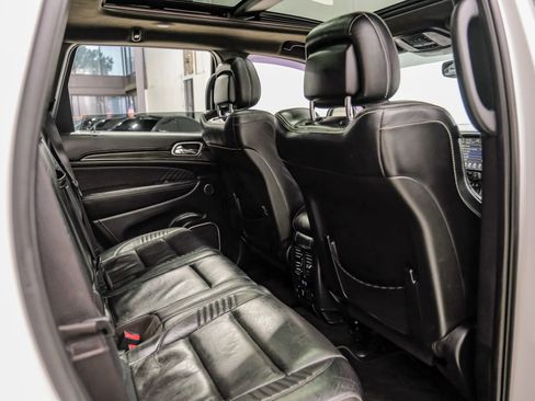 Used 2017 Jeep Grand Cherokee SRT image 41