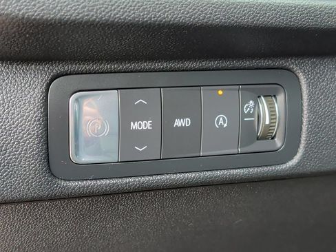 Used 2025 Chevrolet Traverse Z71 w/ LPO, Floor Liner Package AWD/4WD image 14