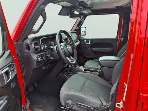 Used 2024 Jeep Wrangler Unlimited Rubicon AWD/4WD image 18