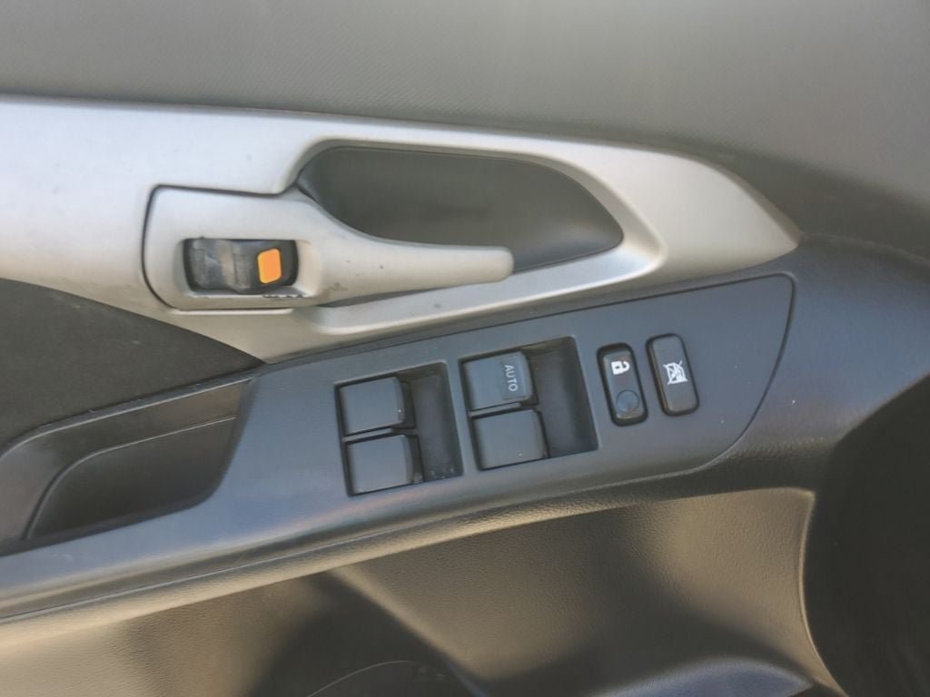 Used 2009 Pontiac Vibe w/ Preferred Package FWD image 17