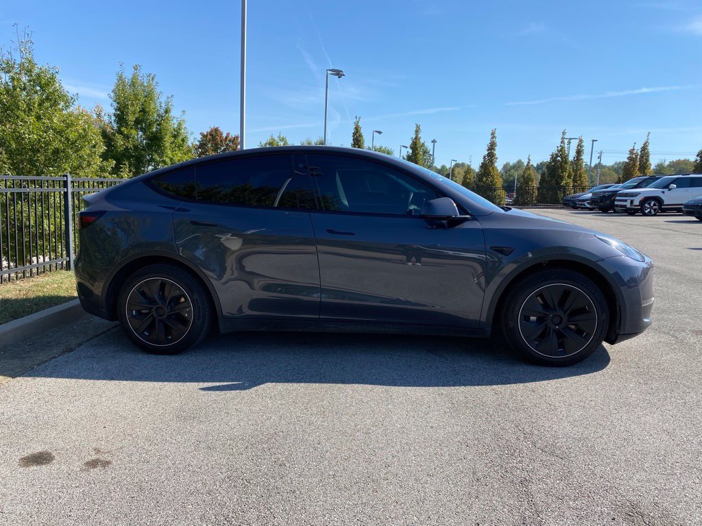 Used 2022 Tesla Model Y Long Range AWD/4WD image 5