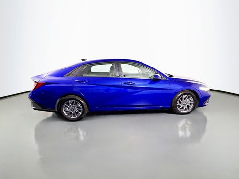 Used 2024 Hyundai Elantra SEL FWD image 11