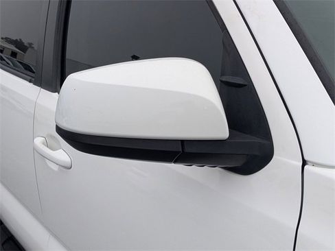 Used 2016 Toyota Tacoma SR5 image 10