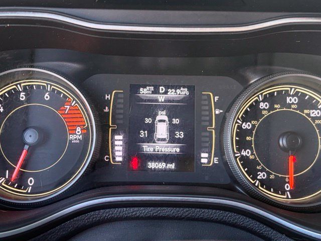 Used 2022 Jeep Cherokee Latitude w/ Trailer Tow Group AWD/4WD image 29