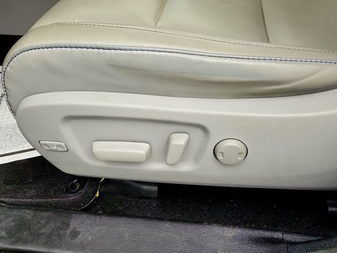 Used 2018 Toyota Highlander XLE FWD image 12