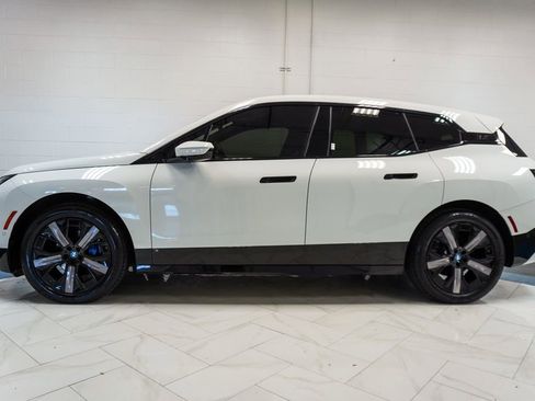 Used 2024 BMW iX xDrive50 w/ Sport Package AWD/4WD image 32