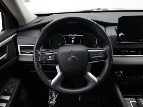 Used 2024 Mitsubishi Outlander ES FWD image 31