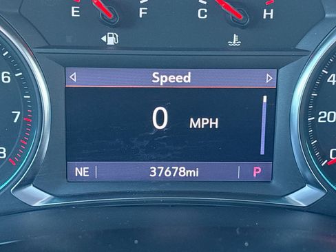 Used 2023 Chevrolet Traverse LT image 28