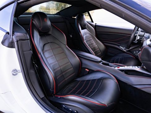 Used 2016 Ferrari California T image 30