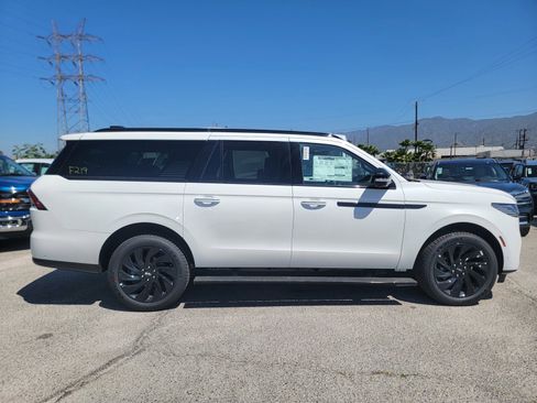 New 2025 Lincoln Navigator L Reserve w/ Jet Appearance Package image 3