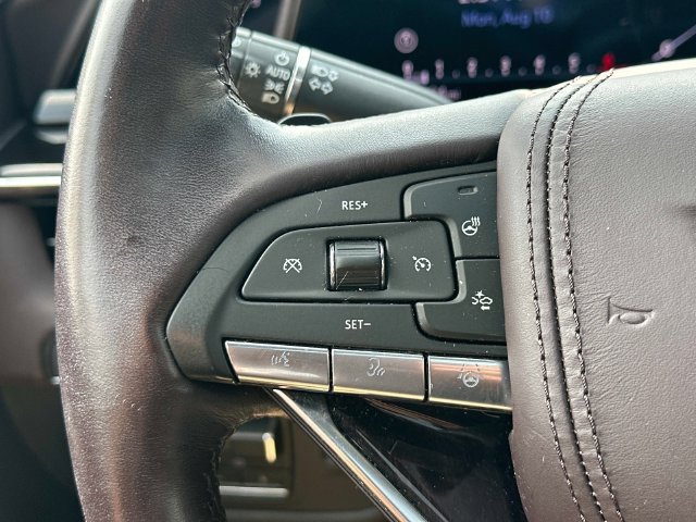 Used 2023 Cadillac Escalade ESV Premium Luxury Platinum AWD/4WD image 26