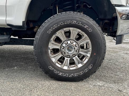 Used 2017 Ford F250 XLT w/ XLT Premium Package image 13