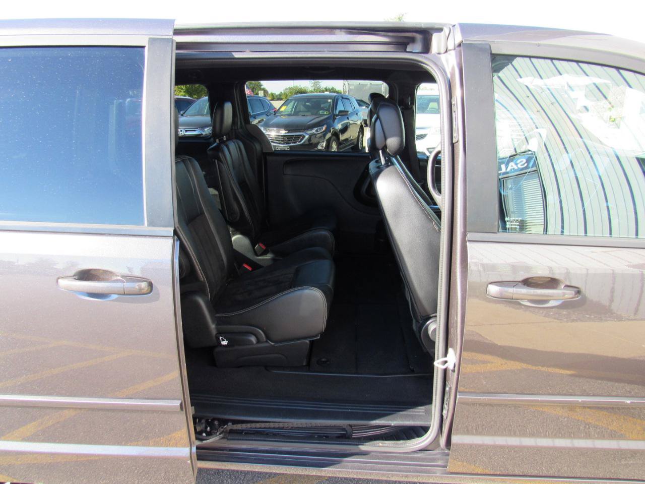 Used 2015 Dodge Grand Caravan SXT FWD image 34