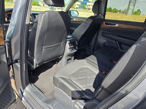 Used 2024 Volkswagen Atlas SE image 15