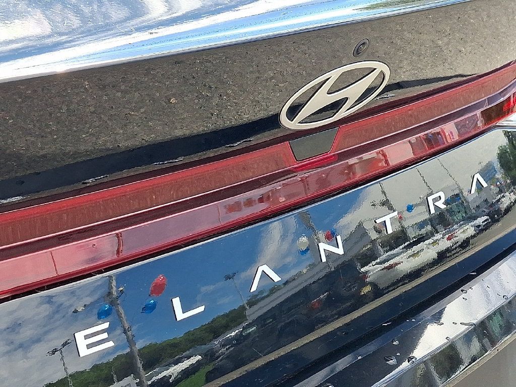 Used 2024 Hyundai Elantra SE FWD image 30