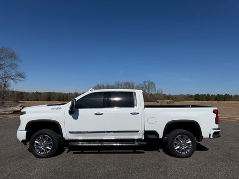 Used 2024 Chevrolet Silverado 3500 High Country w/ High Country Premium Package image 2
