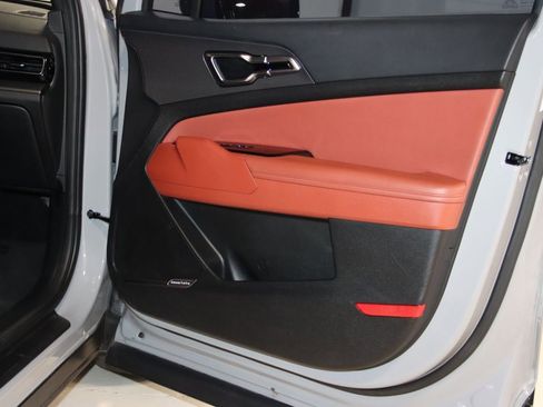 Used 2025 Kia Sportage SX image 61